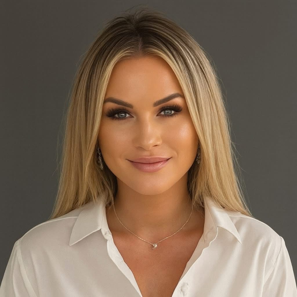 Jenn Headshot